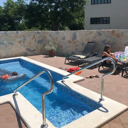 Denis And Pensionat Bibinje