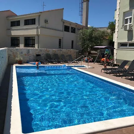 Denis And 3* Bibinje